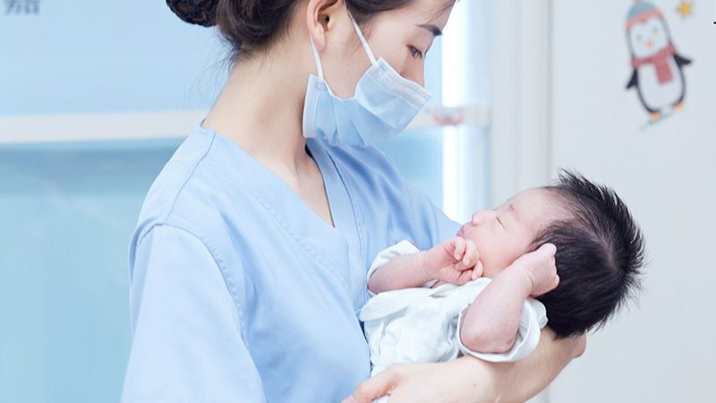 育婴师和保育员都需要具备以下基本技能：